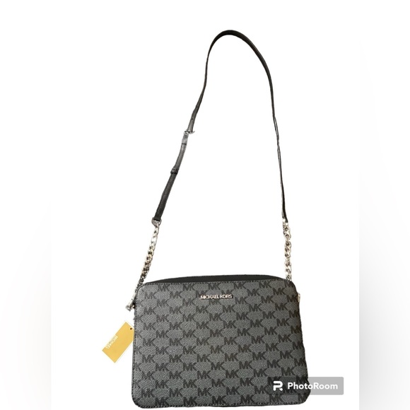 Michael Kors Handbags - NWOT Michael Kors Jetset Crossbody